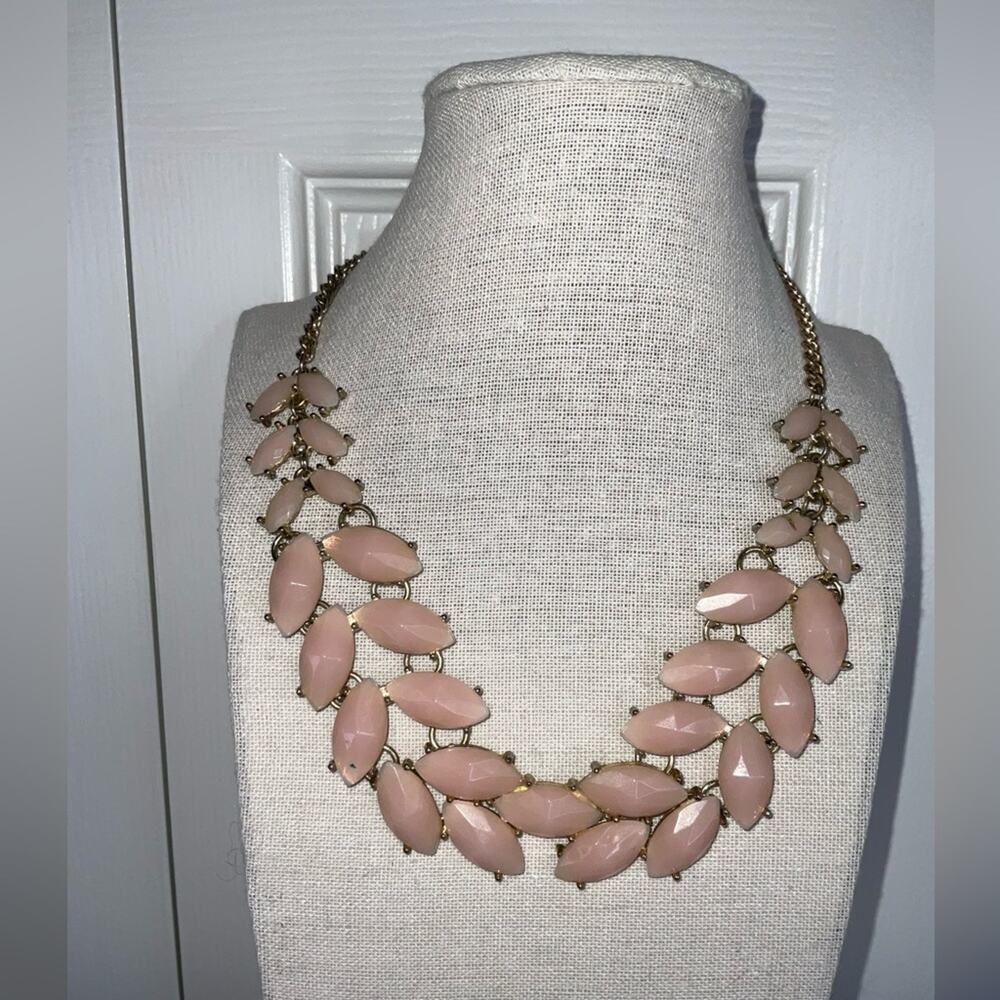 VTG PEACH ORANGE DIAMOND SHAPED CABOCHON GOLD TONE SETTING BIB NECKLACE 9”